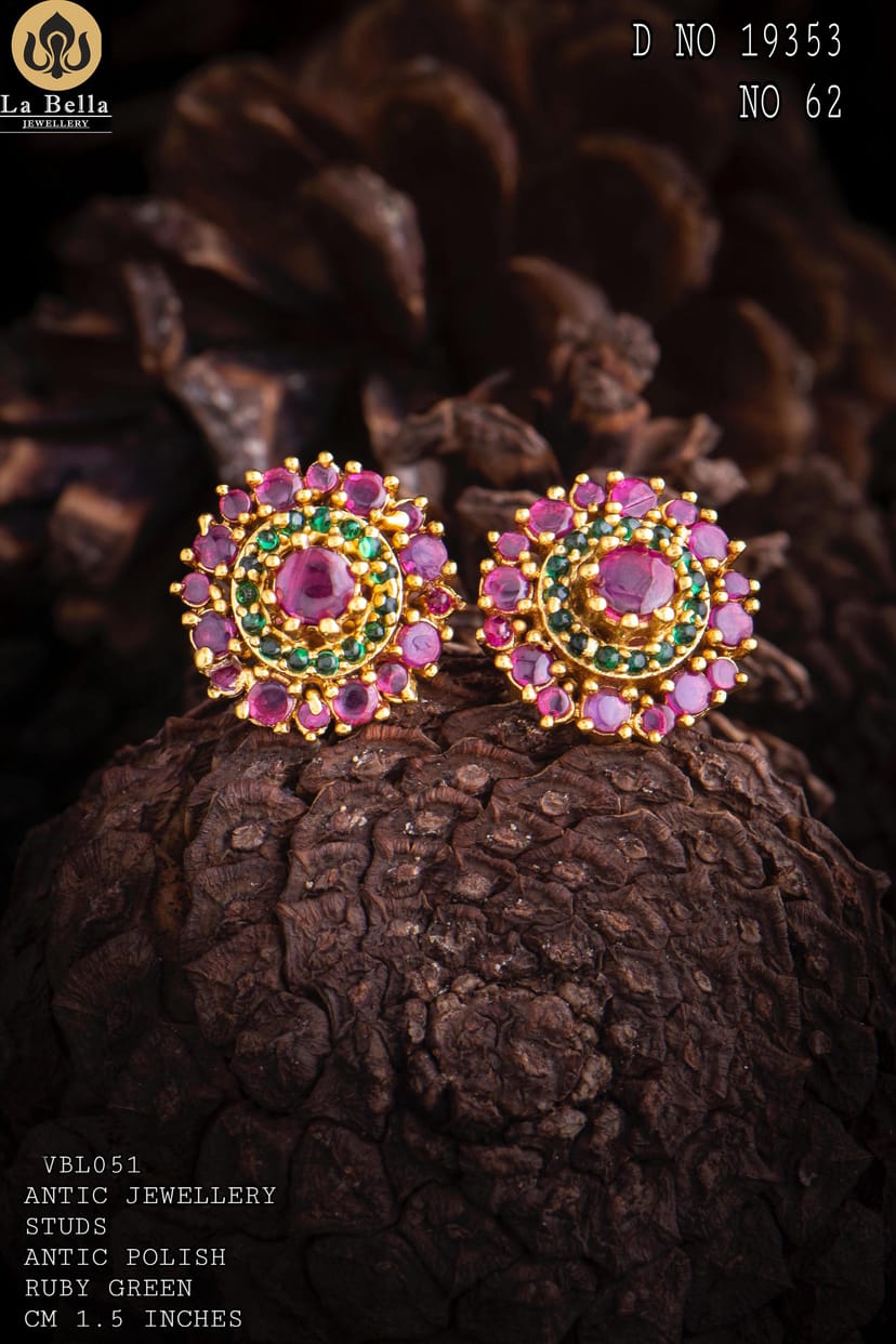 LABELLA AD STUDS - Image 1