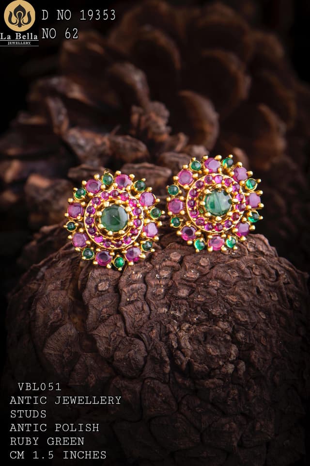 LABELLA ANTIC STUDS